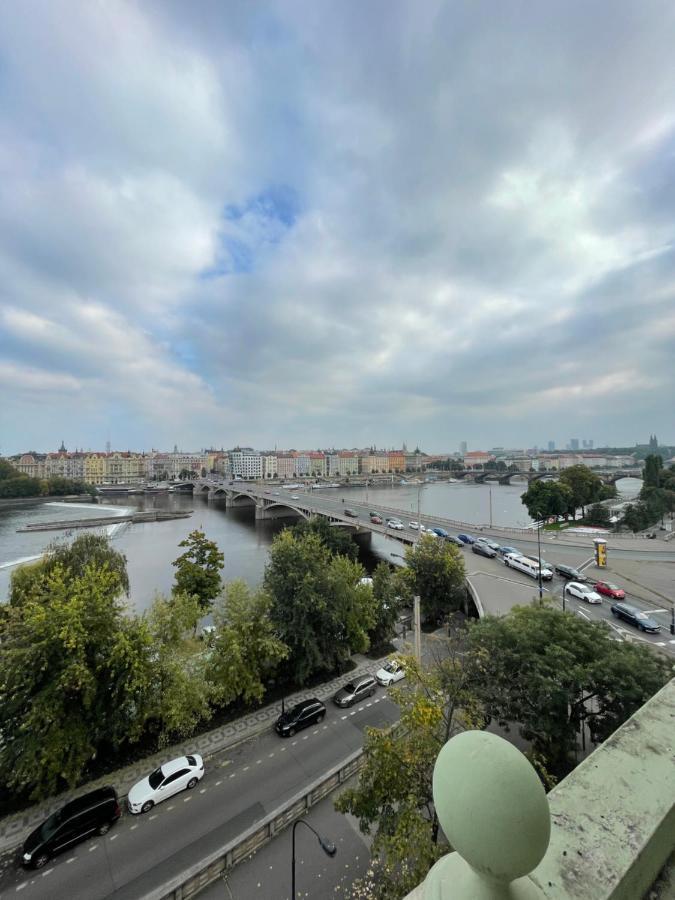 Janackovo Nabrezi 19 - Riverside Residence Praha Bagian luar foto