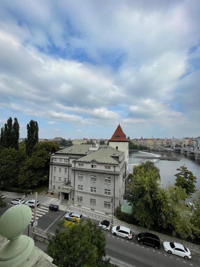 Janackovo Nabrezi 19 - Riverside Residence Praha Bagian luar foto