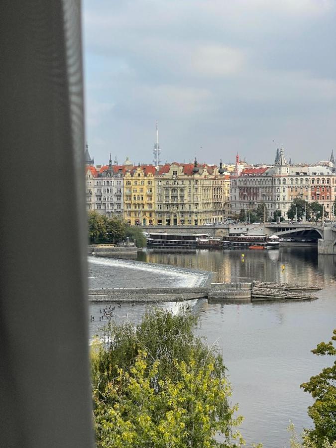 Janackovo Nabrezi 19 - Riverside Residence Praha Bagian luar foto