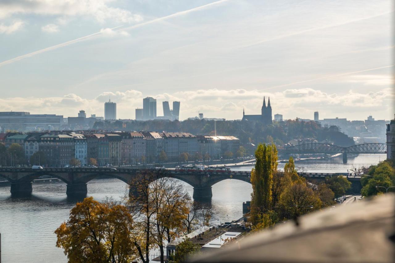 Janackovo Nabrezi 19 - Riverside Residence Praha Bagian luar foto