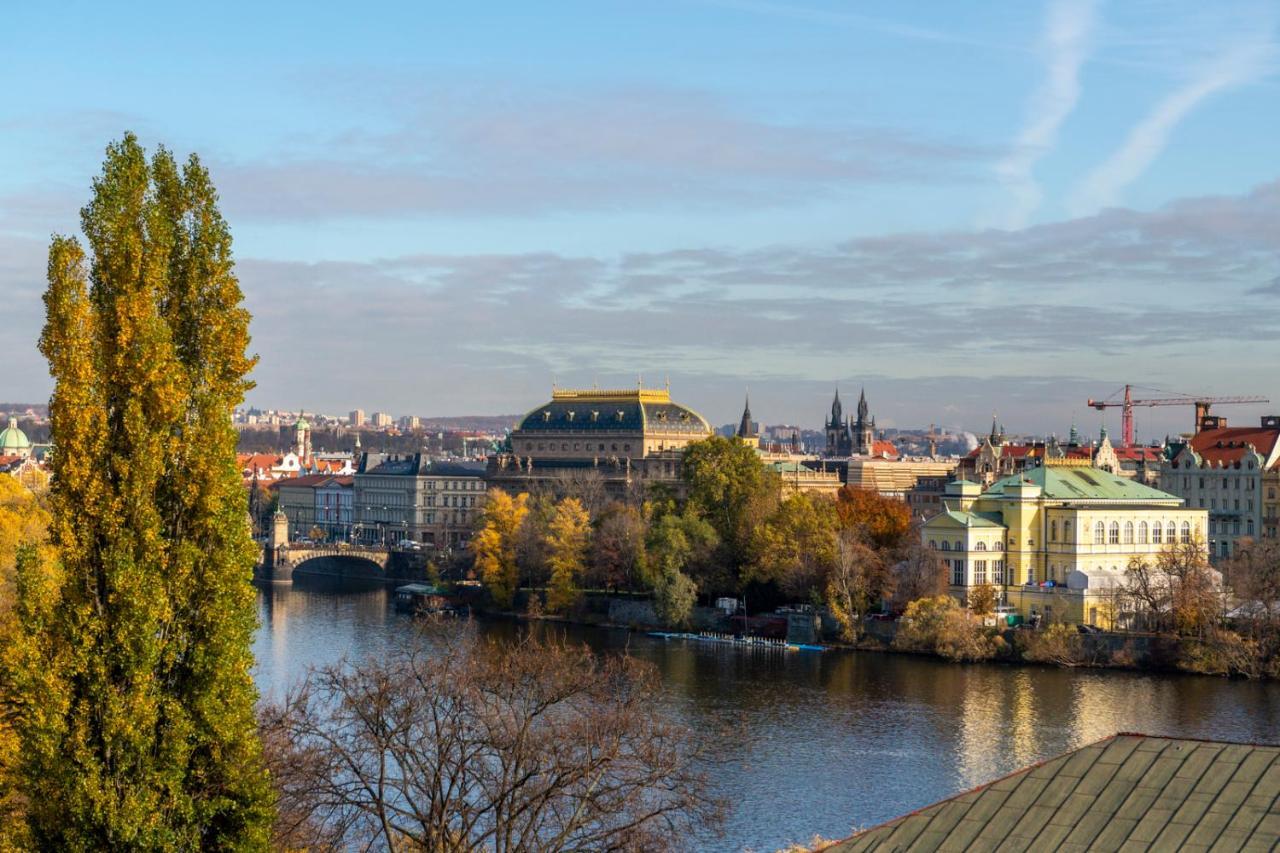 Janackovo Nabrezi 19 - Riverside Residence Praha Bagian luar foto