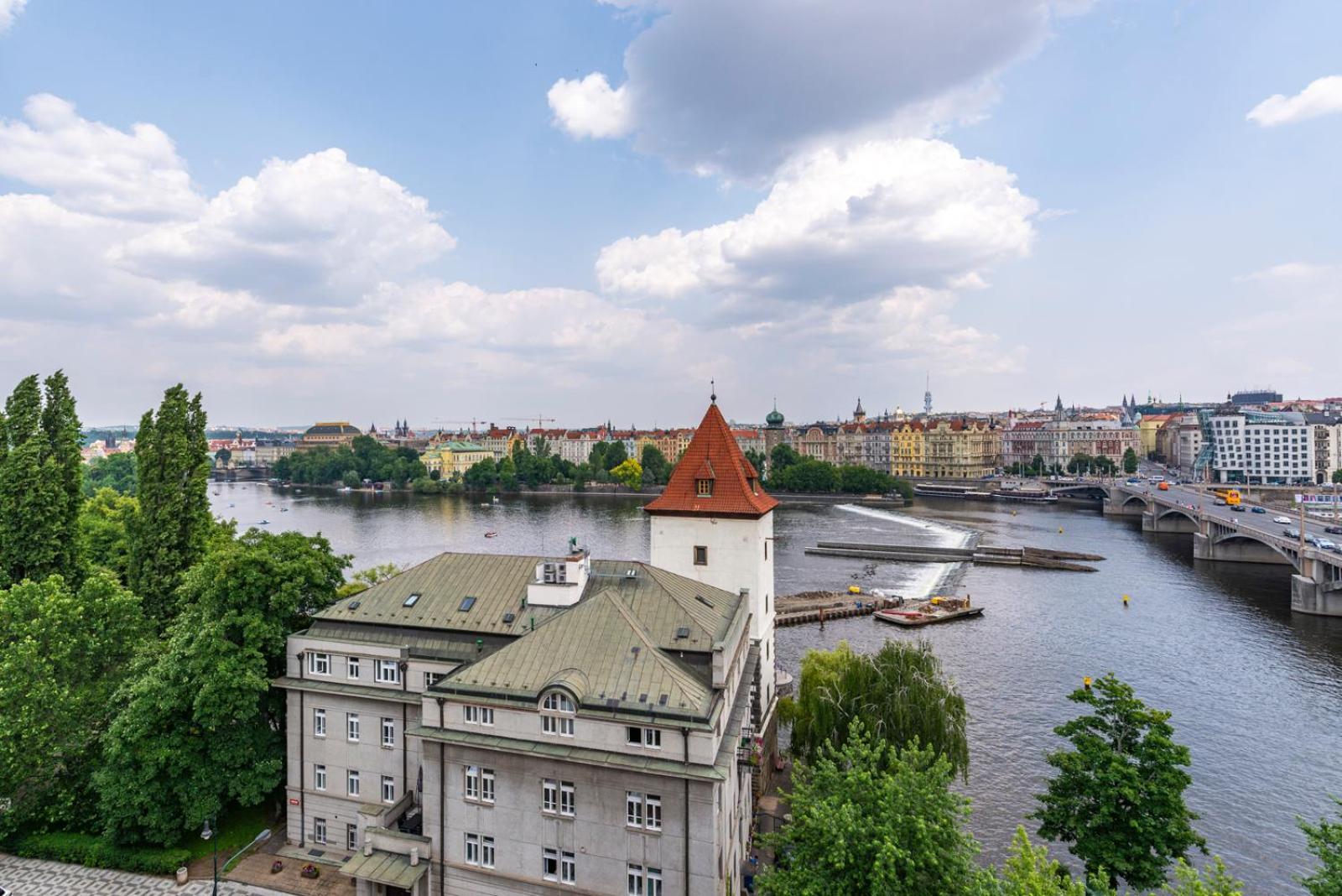 Janackovo Nabrezi 19 - Riverside Residence Praha Bagian luar foto